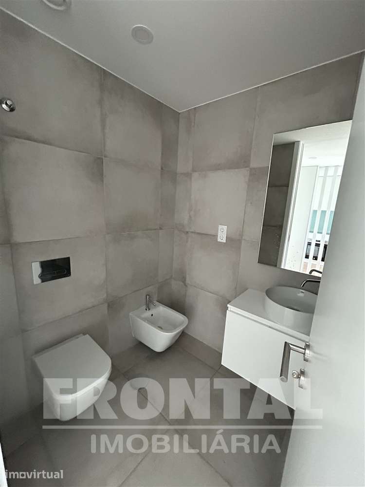 T2 com Lugar de Garagem | Arrendamento – Polo Universitário do Porto - Grande imagem: 3/15