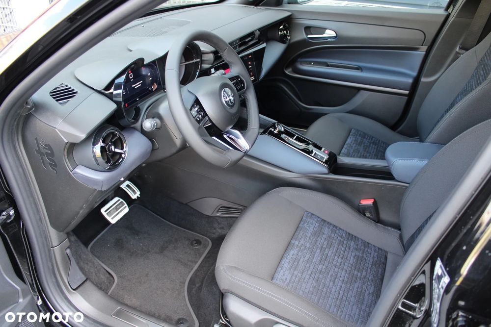 Alfa Romeo Junior 1.2 mHEV Sprint Q4 eDCT - 13