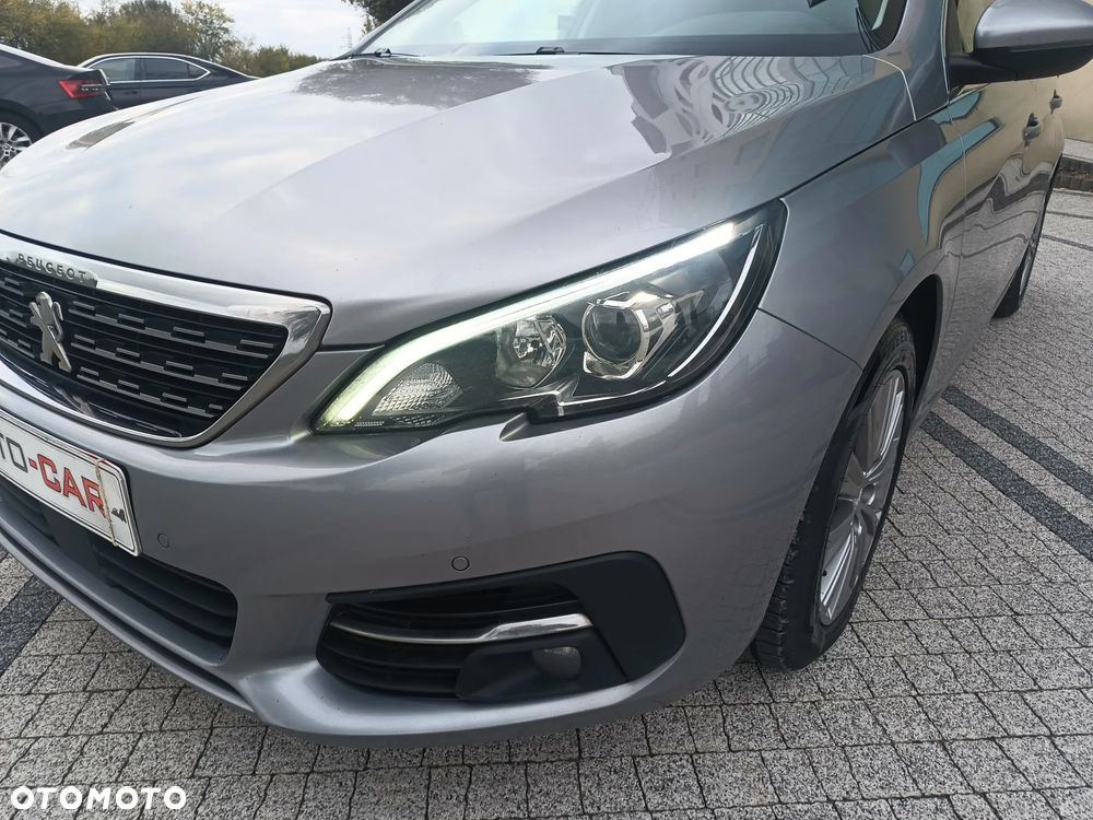 Peugeot 308 BlueHDi 130 Allure - 21