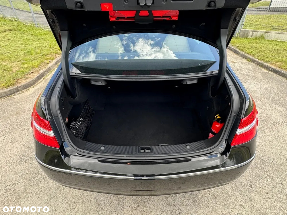 Mercedes-Benz Klasa E 250 CGI BlueEffICIENCY - 19