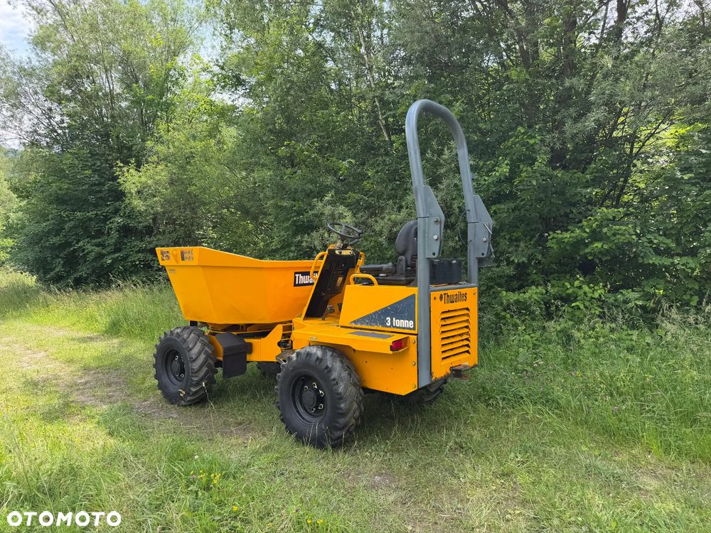 Thwaites MACH 573. Wozidło Budowlane-Rolnicze. Wózek z Obrotową Kolebą. 3 tony ładowność. 4x4. Silnik 3 cylindry. Yanmar 36 KM. 1999 mtg. 2016 rok. Jazda 3 prędkości. Maszyna jak Nowa z Norweskiego Gospodarstwa! Ani deka luzów i wycieków! Pełny Oryginał. Hamulce brzytwa. Serwisy w DEKRA. Maszyna Woziła lekkie ładunki. Praktycznie zerowe zużycie. Wielka Okazja. Wszystko w pełnym Oryginale. Opony Oryginał w super stanie Oświetlenie Fabryczne! - 21