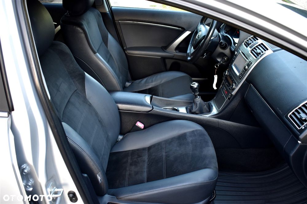 Toyota Avensis 1.8 Sol NAVI - 27