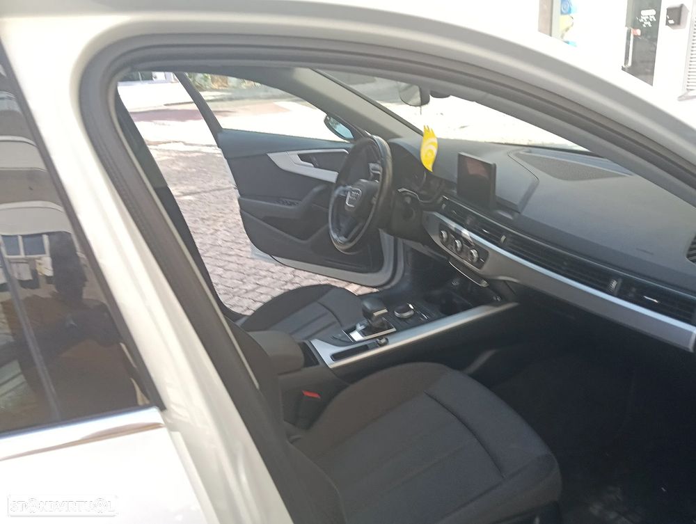 Audi A4 Avant 2.0 TDI Design S tronic - 26