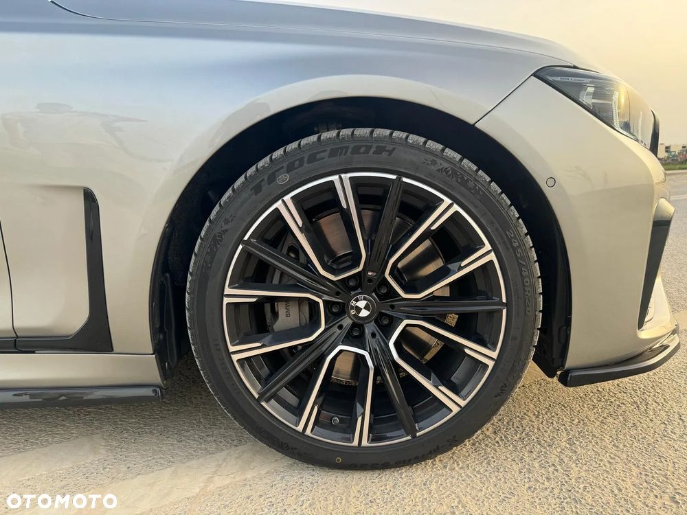 BMW Seria 7 750i xDrive - 24