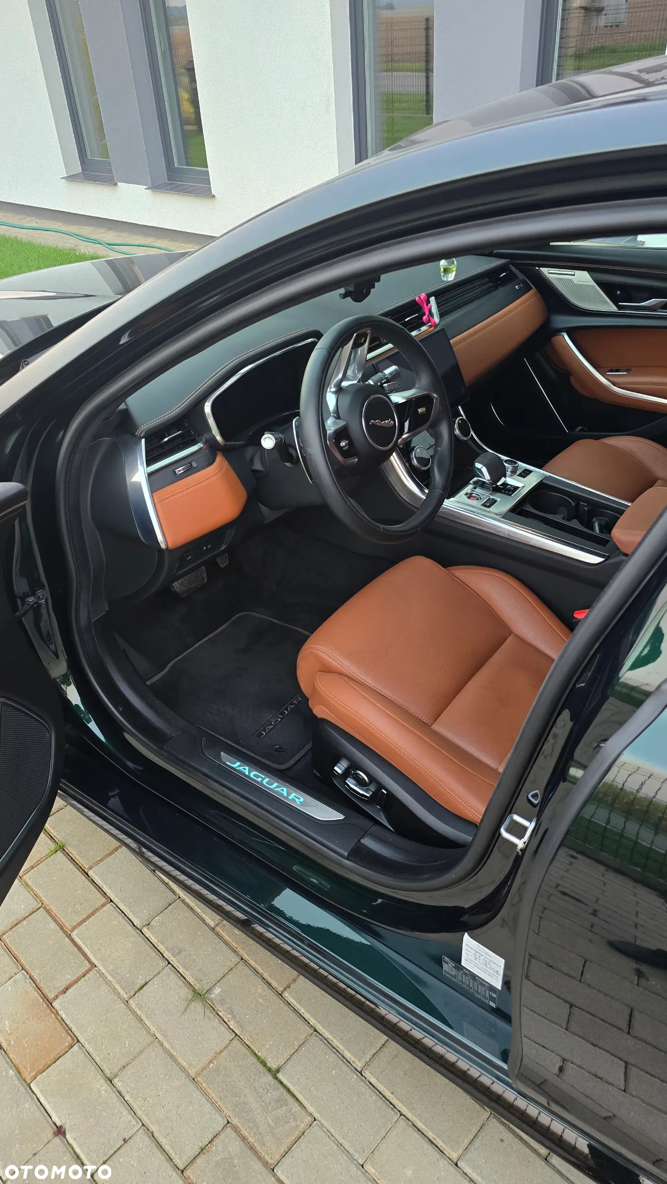 Jaguar XF 2.0 P250 R-Dynamic Black - 14