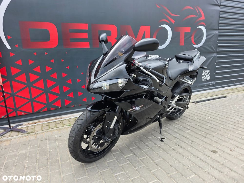 Yamaha R1 - 32