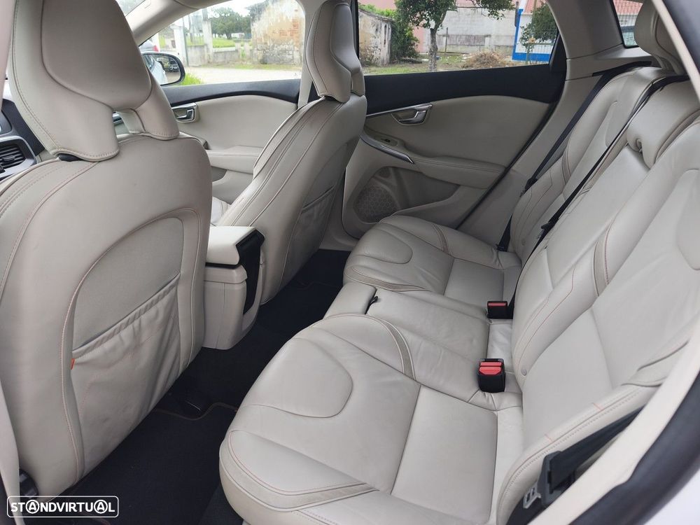 Volvo V40 Cross Country 1.6 D2 Summum - 11
