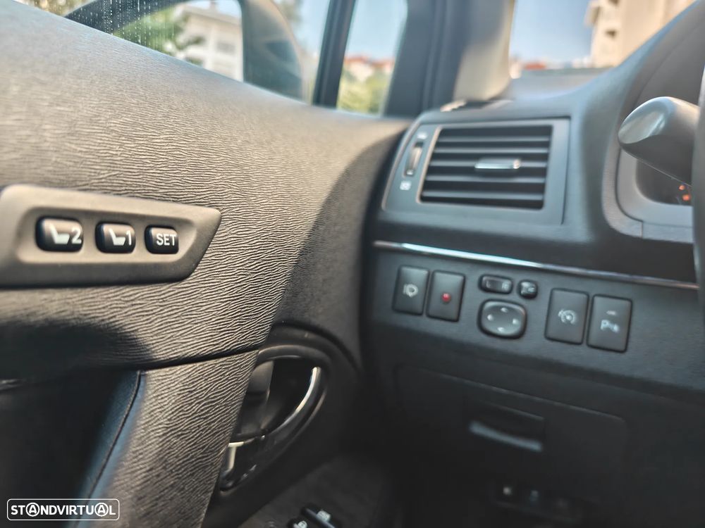 Toyota Avensis SD 2.2 D-4D Luxury +GPS+Pele - 20
