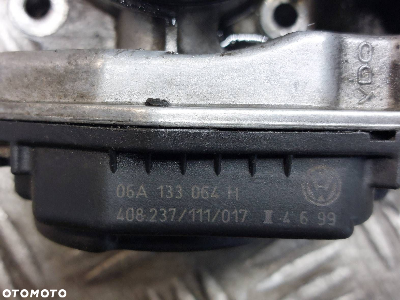 PRZEPUSTNICA VOLKSWAGEN NEW BEETLE I 2.0 8V AQY 06A133064H - 3