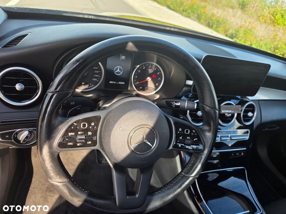 Mercedes-Benz Klasa C 180 9G-TRONIC - 9