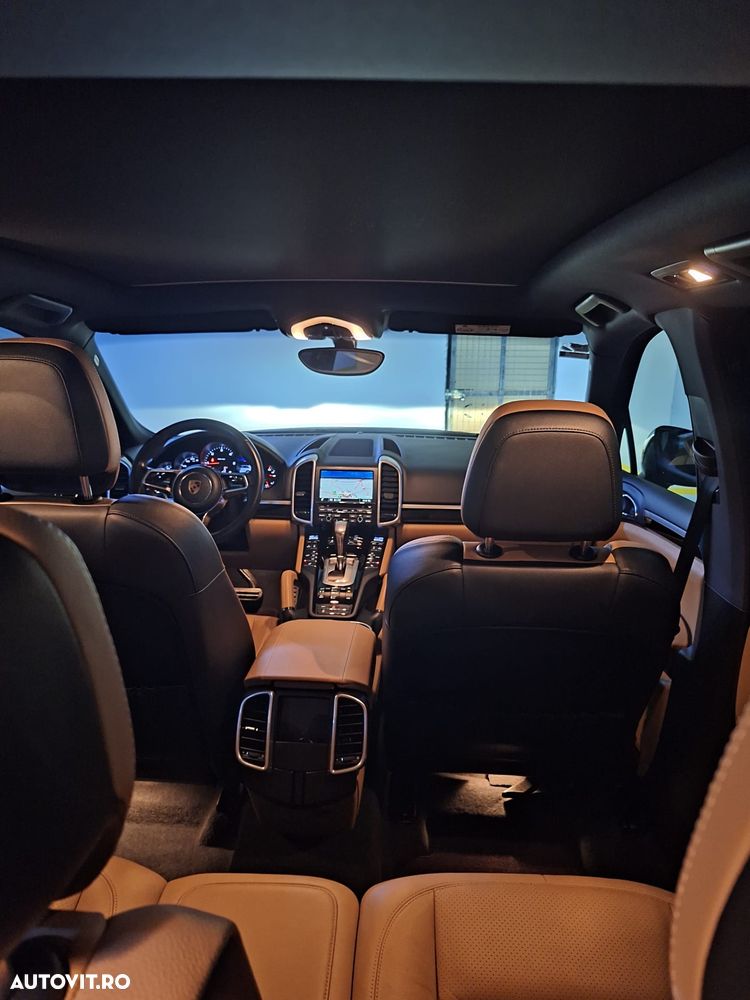 Porsche Cayenne 3.0 L - 19