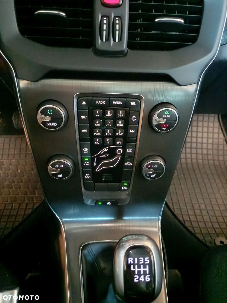 Volvo V40 - 16