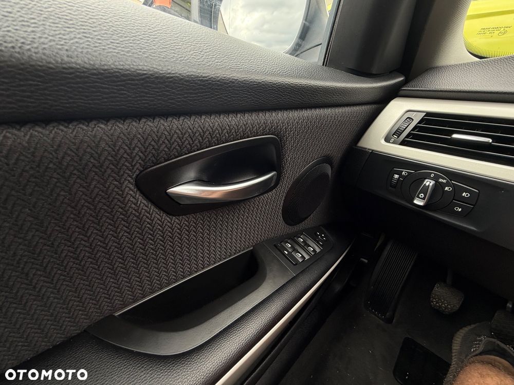 BMW Seria 3 318d Advantage - 31