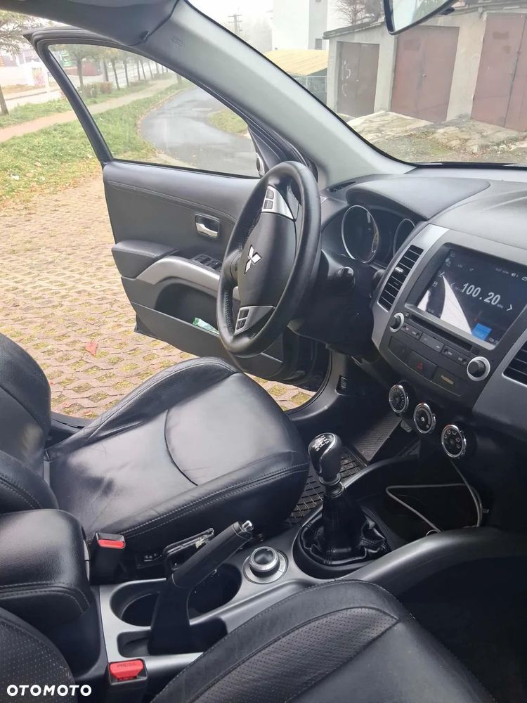 Mitsubishi Outlander - 13