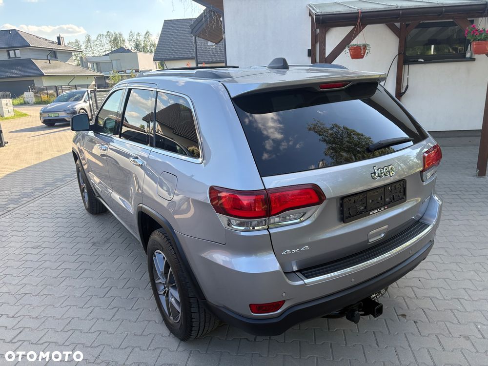 Jeep Grand Cherokee - 12