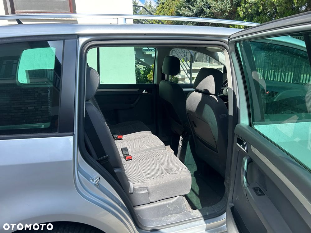 Volkswagen Touran 2.0 TDI Highline - 9