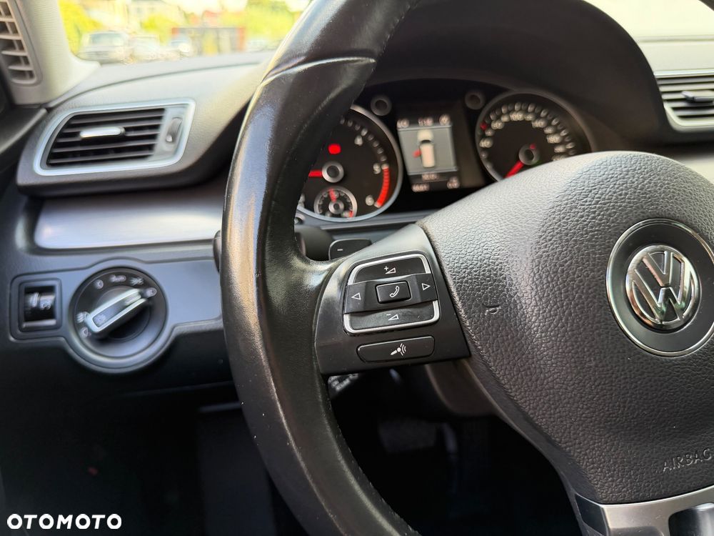 Volkswagen Passat Variant 2.0 TDI DSG BlueMotion Technology Comfortline - 26