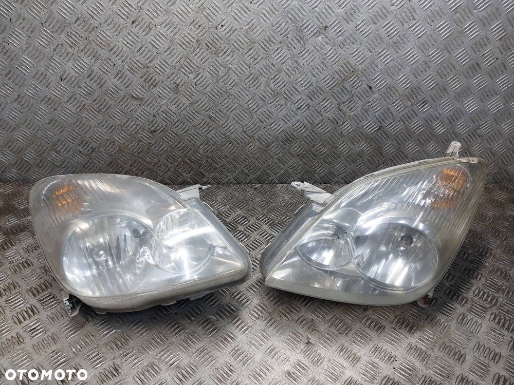 LAMPA LEWY PRZÓD + PRAWY PRZÓD TOYOTA COROLLA VERSO I - 1