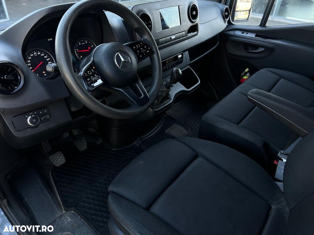 Mercedes-Benz Sprinter - 11