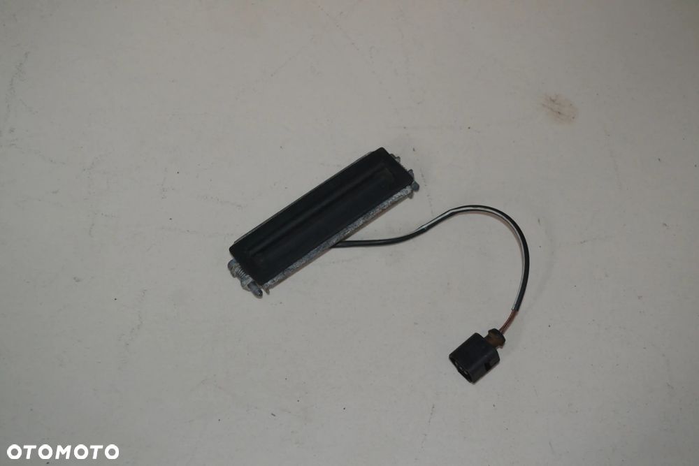 VW PASSAT B5 FL KOMBI KLAMKA KLAPY BAGAŻNIKA MIKROSTYK ORYGINAŁ 3B9827566D - 1