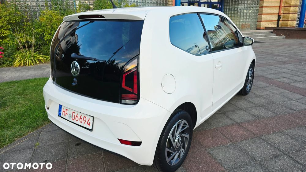 Volkswagen up! sound - 12