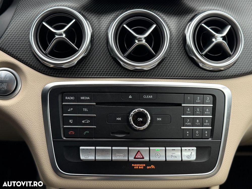 Mercedes-Benz GLA 180 7G-DCT - 11