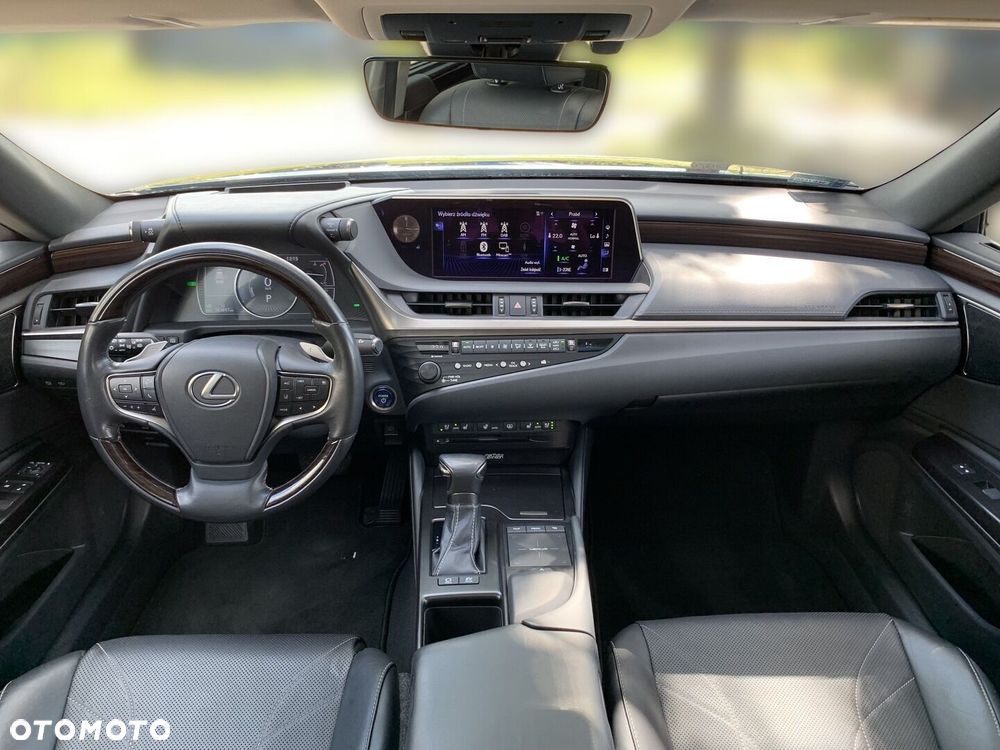 Lexus ES 300h Omotenashi - 3
