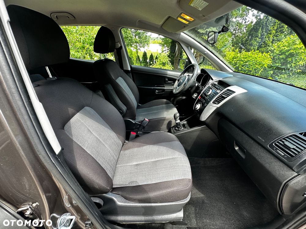 Kia Venga - 4