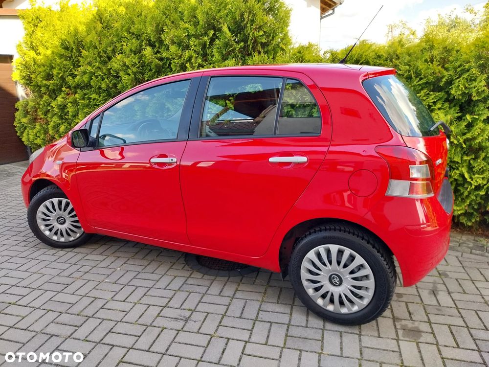 Toyota Yaris 1.0 Terra - 27
