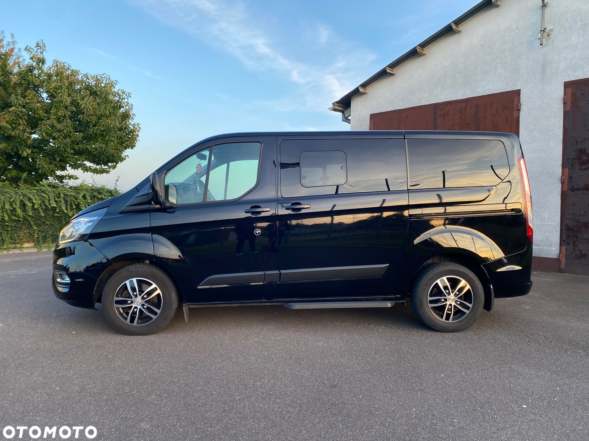Ford Tourneo Custom 2.0 EcoBlue L1 Trend - 2