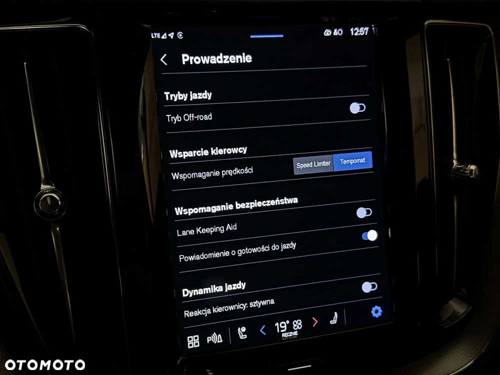 Volvo XC 60 B4 D AWD Plus Dark - 26