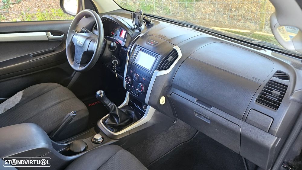 Isuzu D-Max 4x4 Cabine Dupla Custom - 30