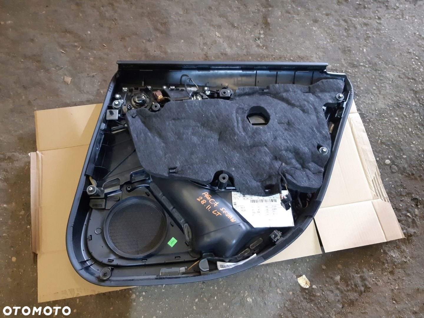 AUDI A6 C7 SEDAN BOCZEK BOSE DRZWI TAPICERKA LEWY TYŁ 4G0867221A - 3