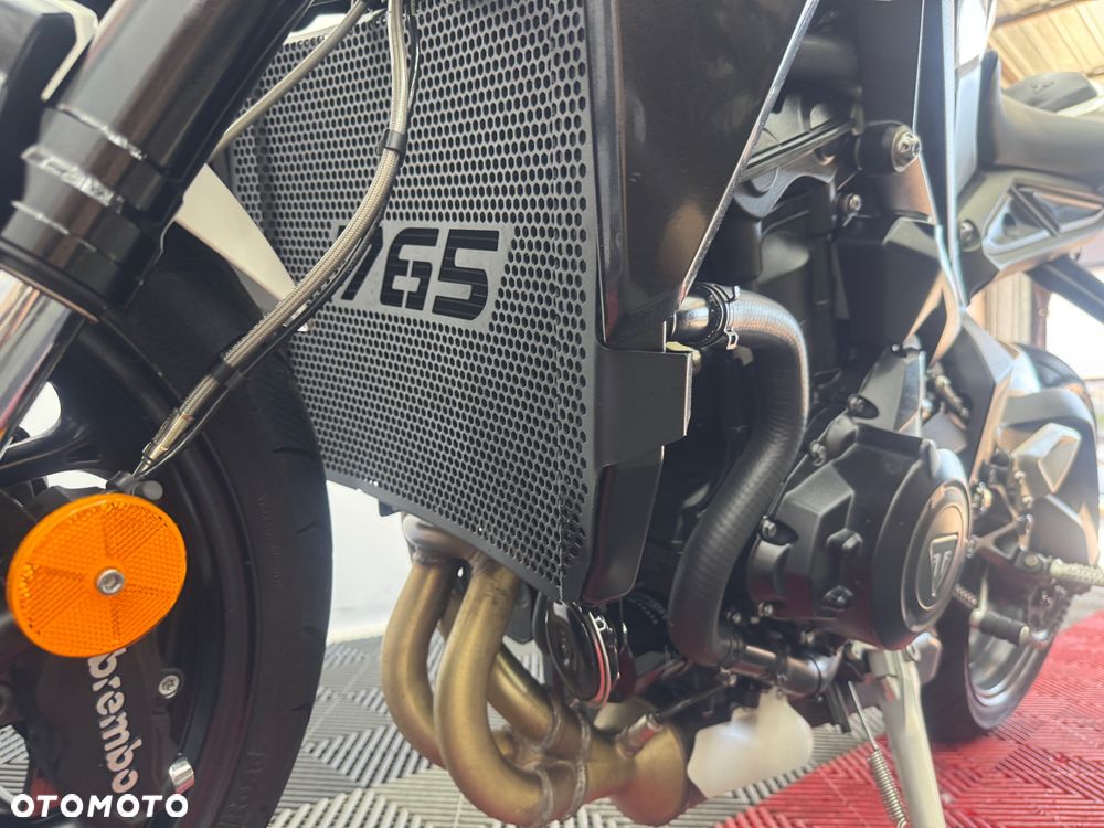 Triumph Street Triple - 16