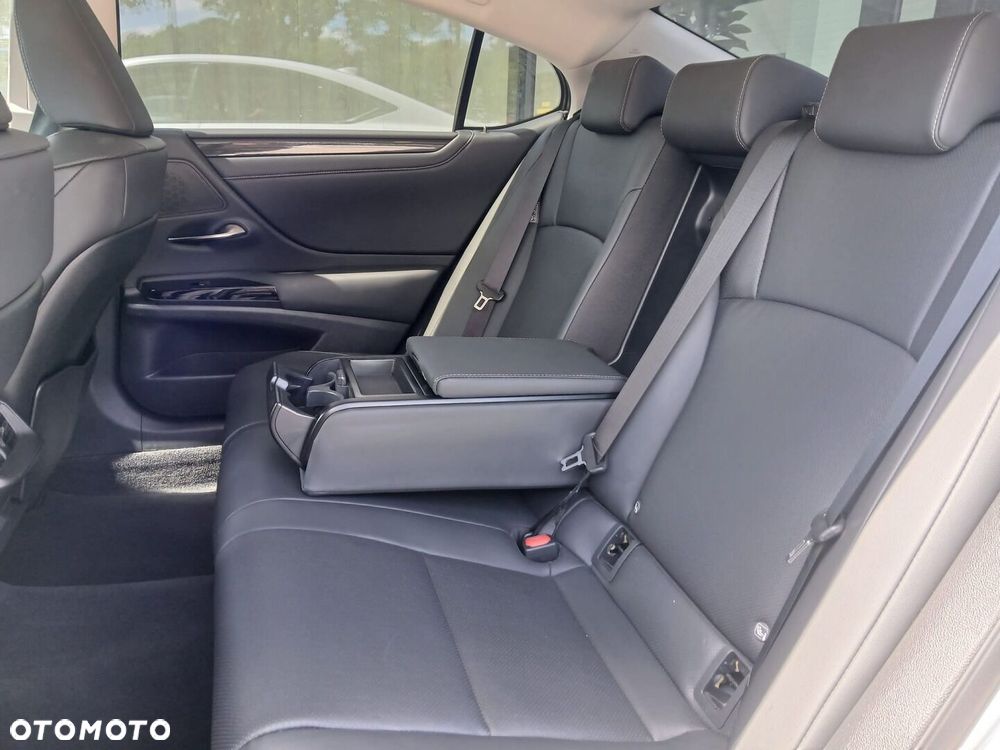 Lexus ES - 8