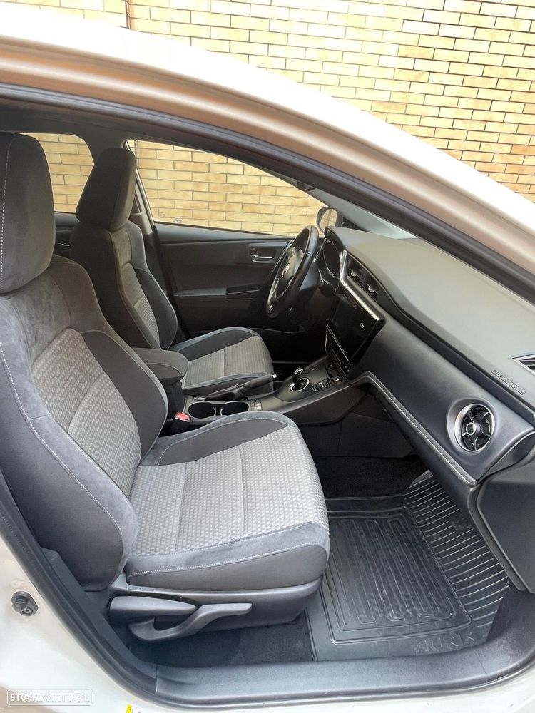 Toyota Auris 1.8 HSD Comfort +P.Techno+P.Sport - 3