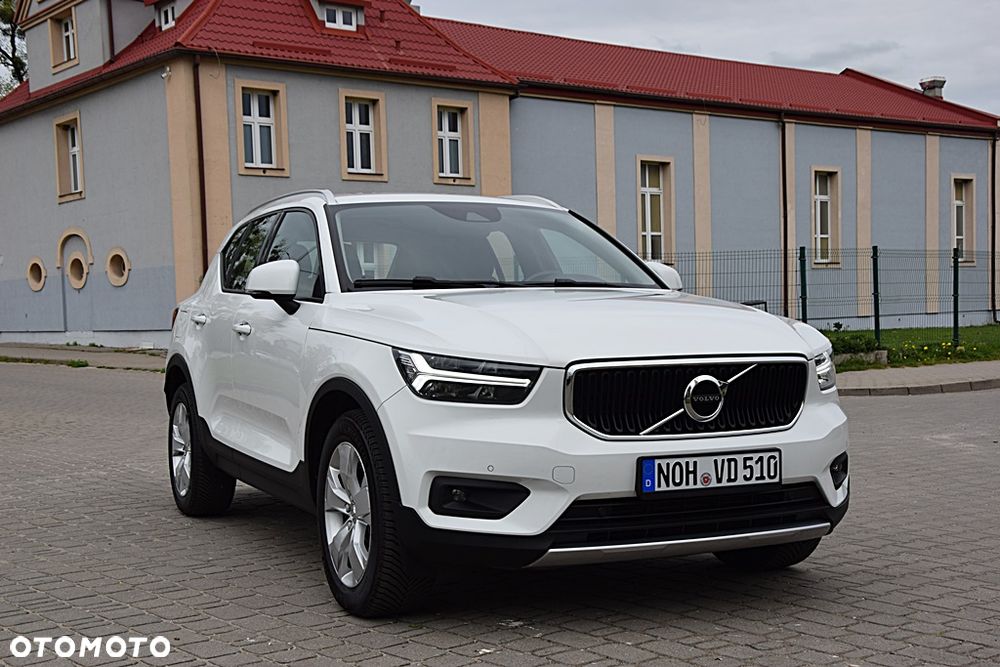 Volvo XC 40 T3 Geartronic Momentum Pro - 1
