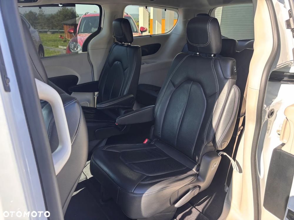 Chrysler Pacifica - 23