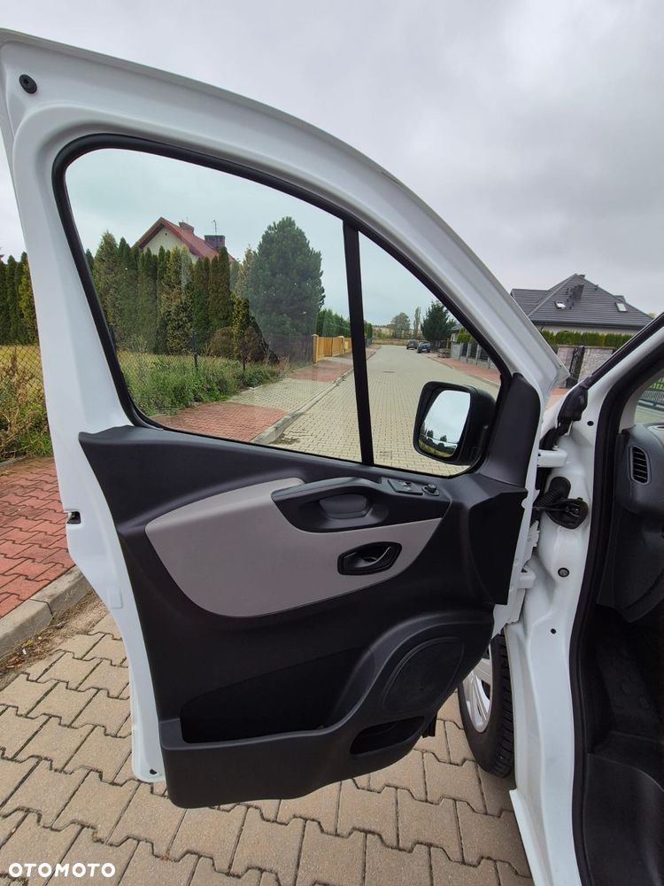 Renault Trafic Long 2016r 115Koni Nawi Kamera Klima Super stan 100% Bezwypadkowy - 16