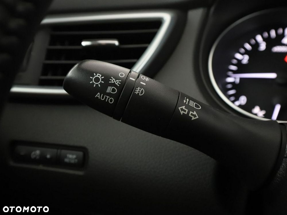 Nissan Qashqai 1.3 DIG-T N-Connecta - 33