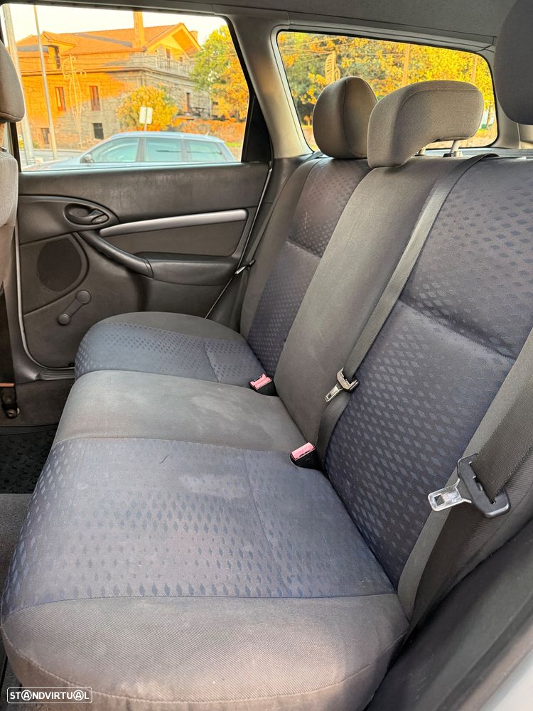 Ford Focus SW 1.8 TDdi Ghia - 9