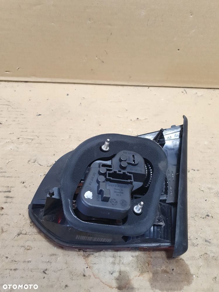 LAMPA LEWA W KLAPE VOLKSWAGEN GOLF VI 6 - 4