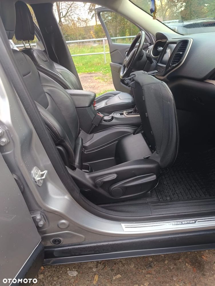 Jeep Cherokee - 8