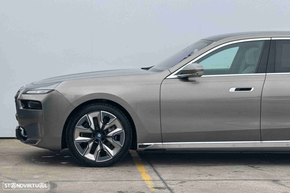 BMW i7 xDrive60 - 2