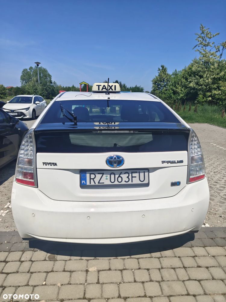Toyota Prius - 4
