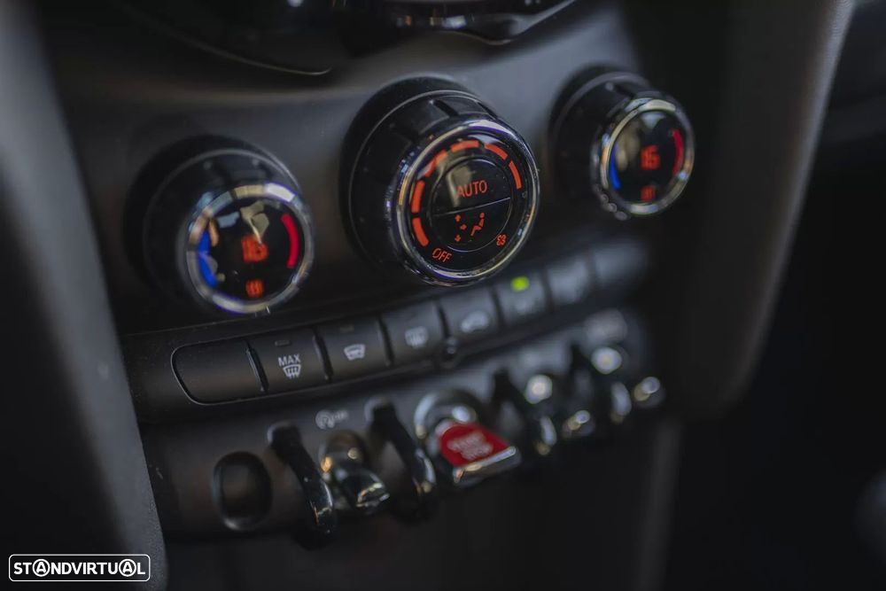 MINI 3 Portas Cooper D - 16