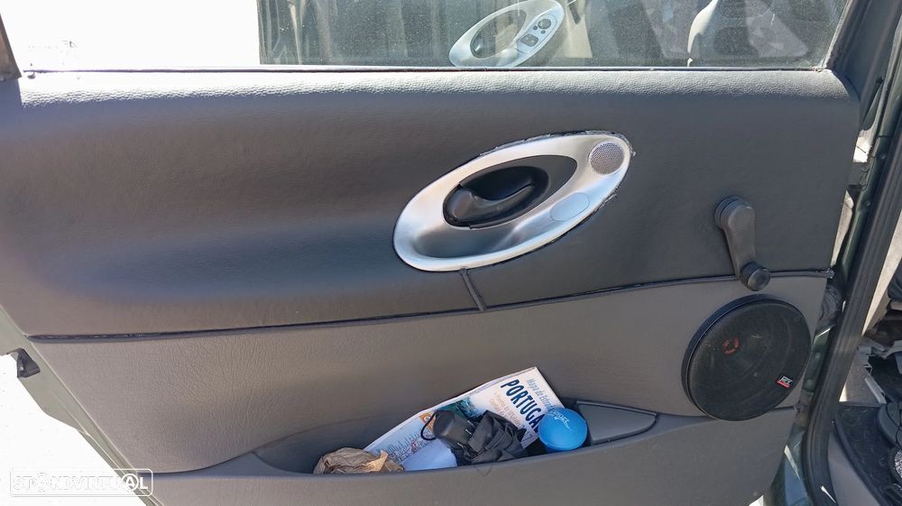 Ford Galaxy 1.9 TDi Ghia Luxo - 11