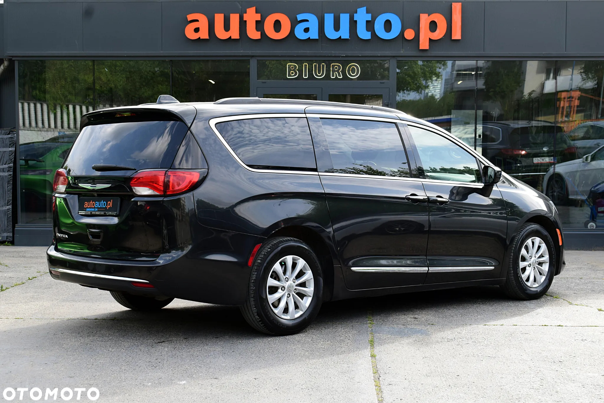 Chrysler Pacifica - 25