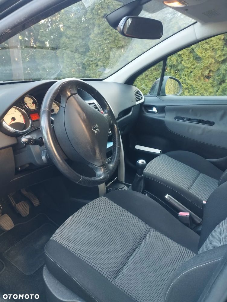 Peugeot 207 - 13