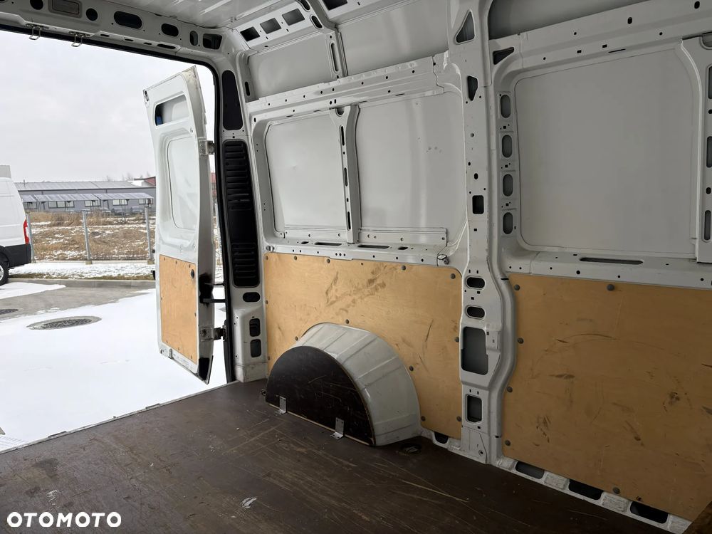 Citroën JUMPER VAN 35 L2H2 BlueHDi 130 - 11